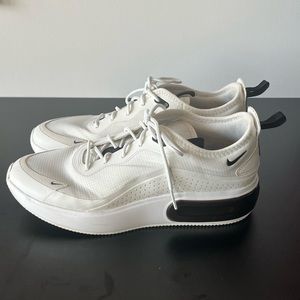 Good condition white Nike air max Womens size 9